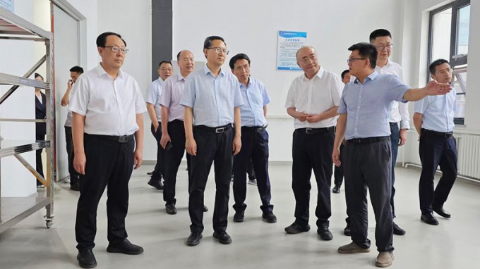 甘肅國(guó)投集團(tuán)黨委書記、董事長(zhǎng)成廣平一行到西部工程檢測(cè)研發(fā)基地調(diào)研